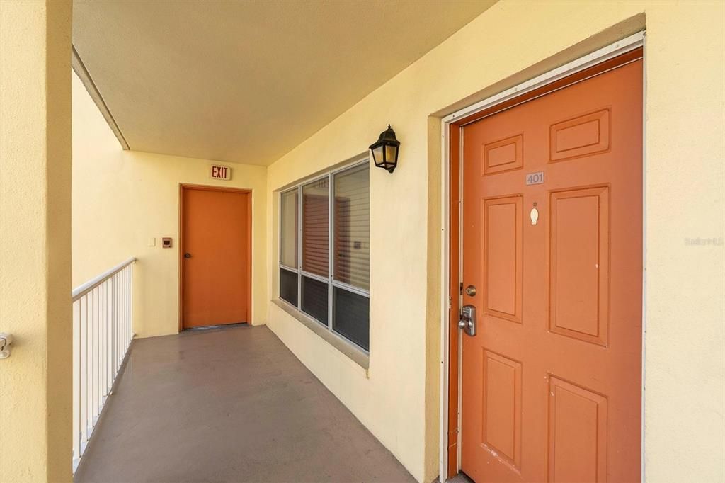 For Sale: $350,000 (2 beds, 2 baths, 1055 Square Feet)