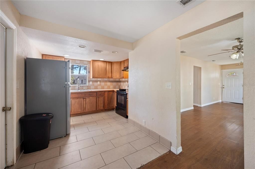 For Sale: $199,000 (3 beds, 1 baths, 1056 Square Feet)