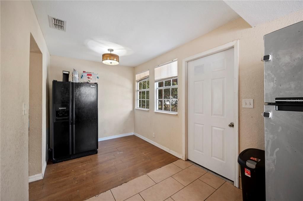 For Sale: $199,000 (3 beds, 1 baths, 1056 Square Feet)