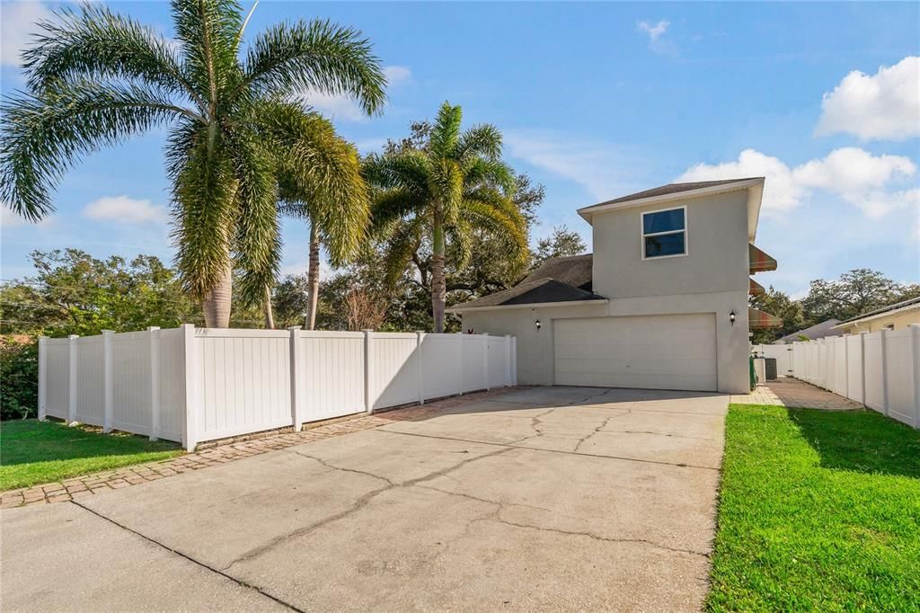 For Sale: $550,000 (3 beds, 2 baths, 1965 Square Feet)