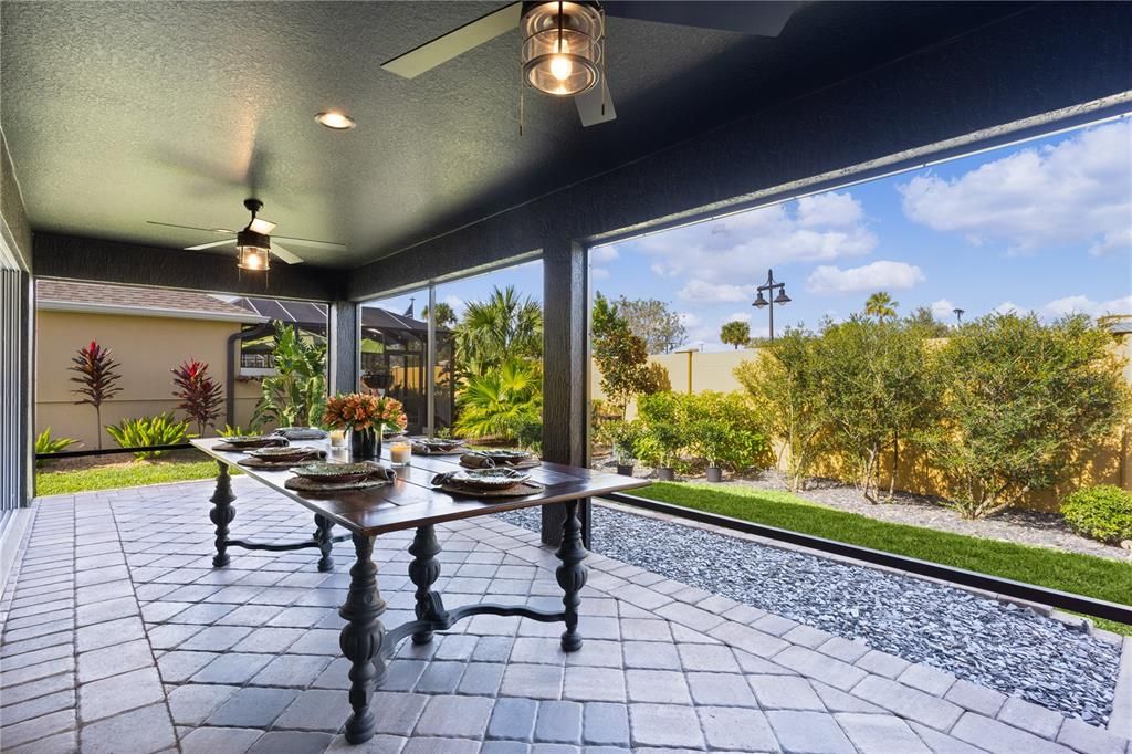 ANOTHER GREAT DINING AREA AND MORE SPACE FOR ENTERTAINING.