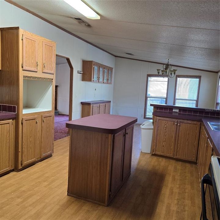 For Sale: $138,800 (3 beds, 2 baths, 1620 Square Feet)