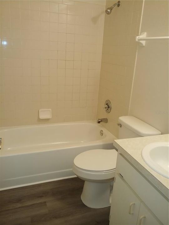 2 Bedroom Unit Upstairs Full Bath