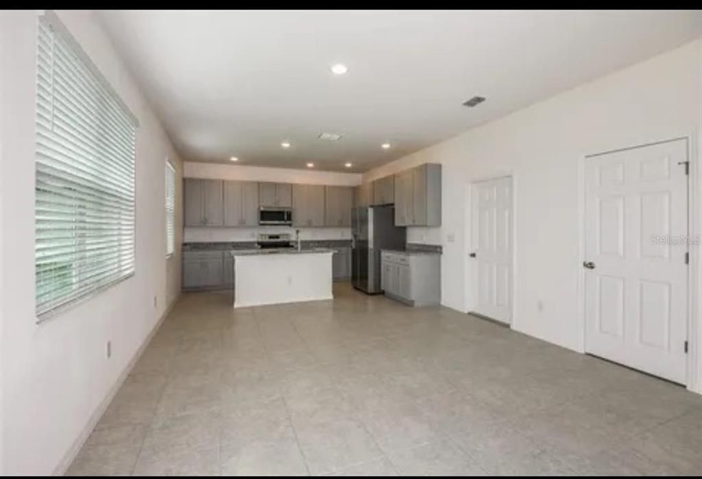 For Rent: $3,500 (5 beds, 2 baths, 2211 Square Feet)