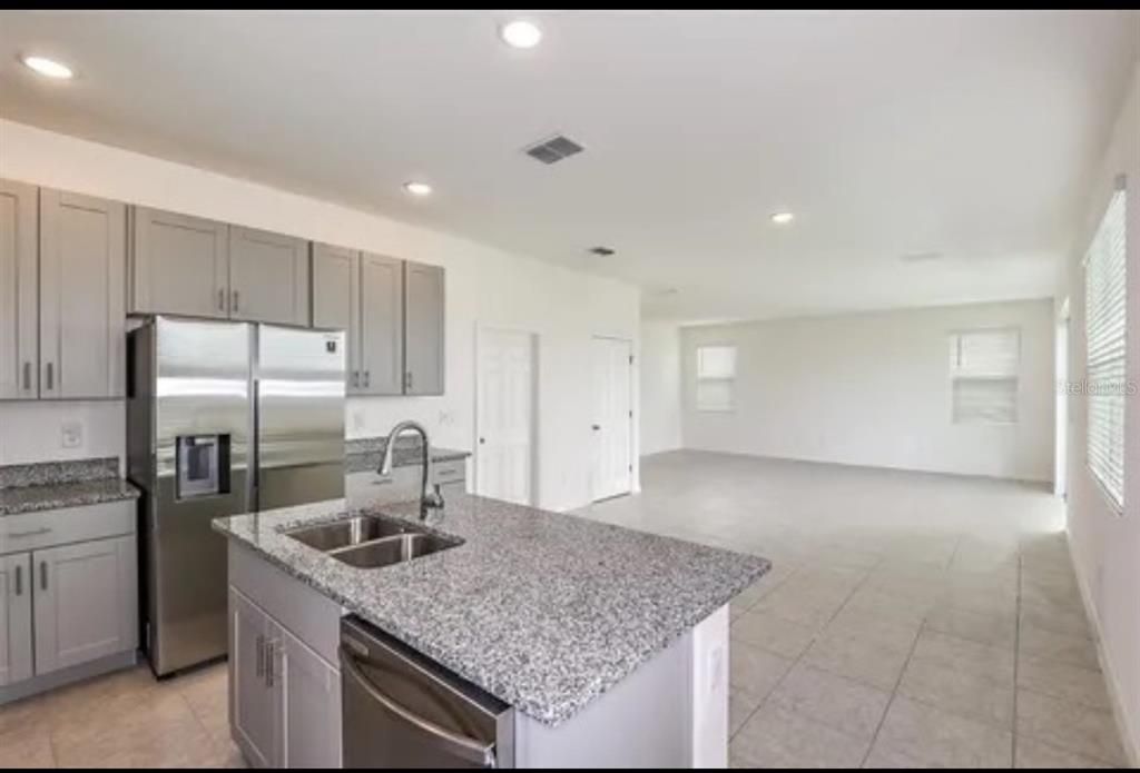 For Rent: $3,500 (5 beds, 2 baths, 2211 Square Feet)