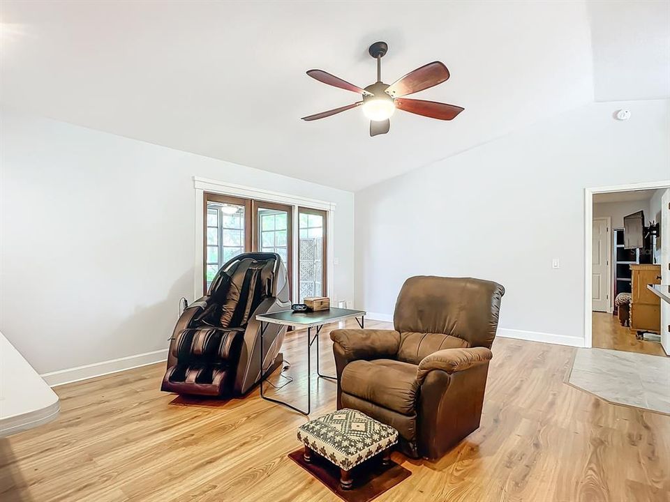 For Sale: $329,900 (3 beds, 2 baths, 1208 Square Feet)