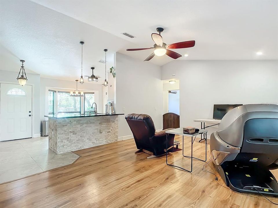 For Sale: $329,900 (3 beds, 2 baths, 1208 Square Feet)