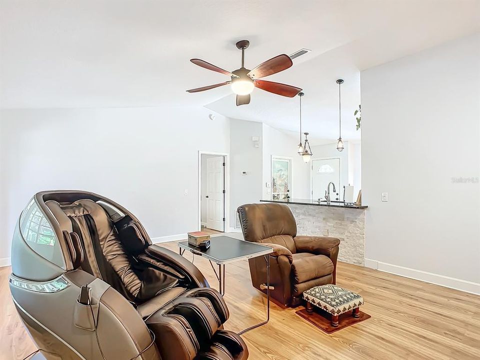 For Sale: $329,900 (3 beds, 2 baths, 1208 Square Feet)