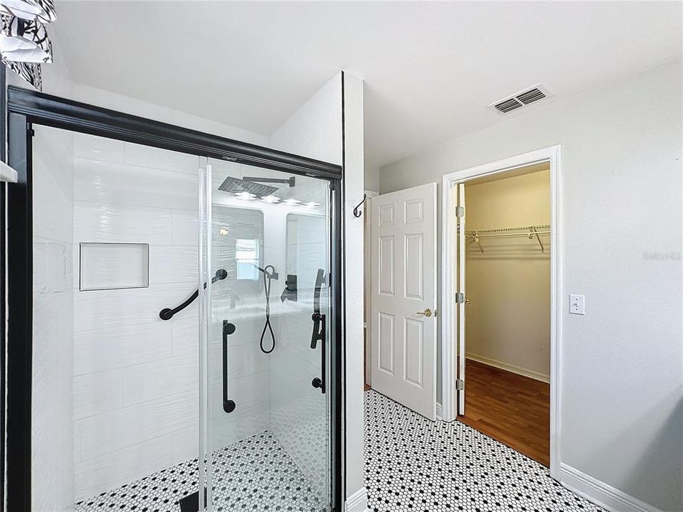 Walk in shower has 2 separate shower heads