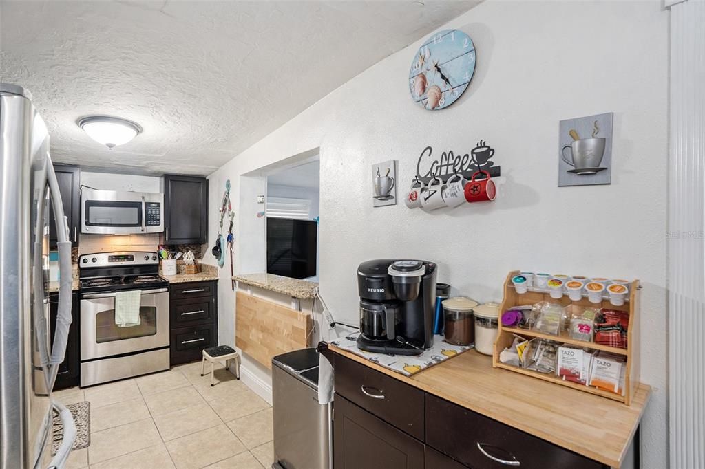 For Sale: $350,000 (3 beds, 1 baths, 1241 Square Feet)