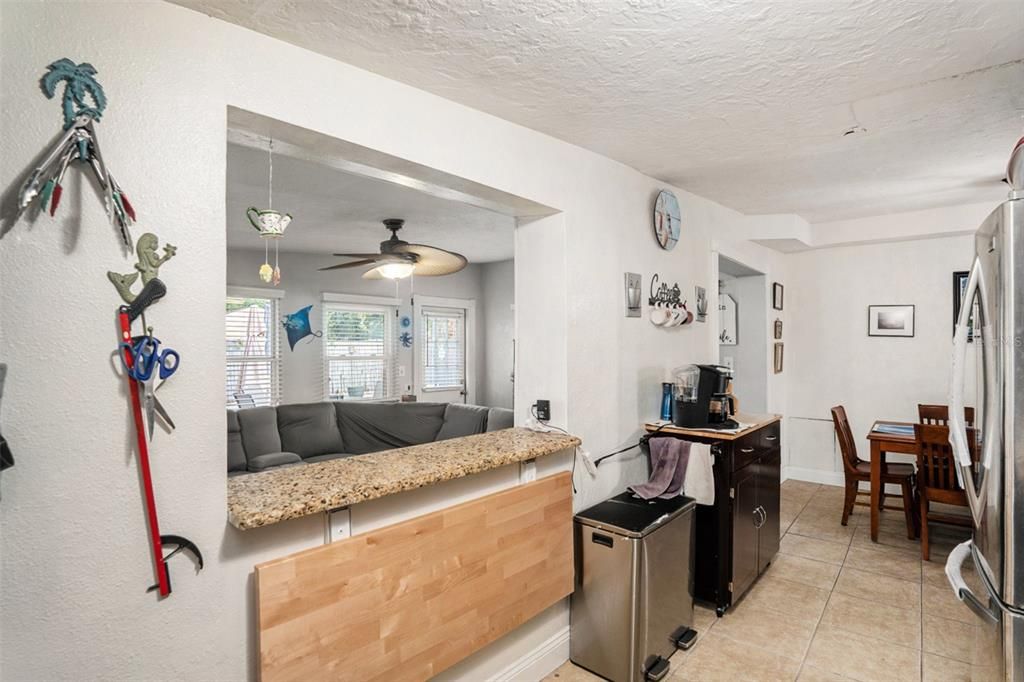 For Sale: $350,000 (3 beds, 1 baths, 1241 Square Feet)