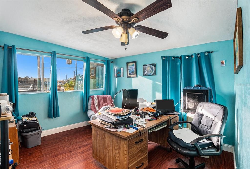 For Sale: $350,000 (3 beds, 1 baths, 1241 Square Feet)