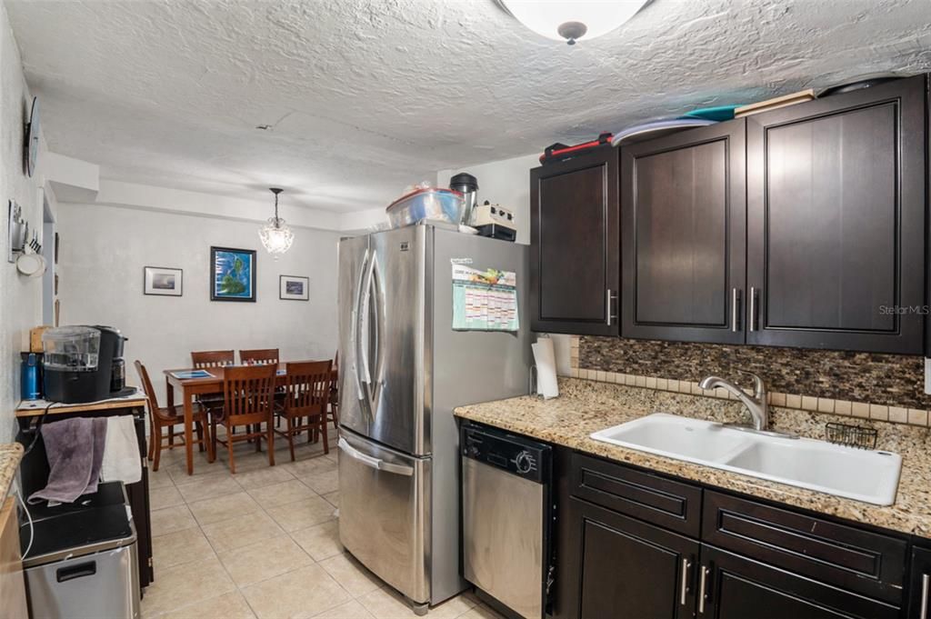 For Sale: $350,000 (3 beds, 1 baths, 1241 Square Feet)