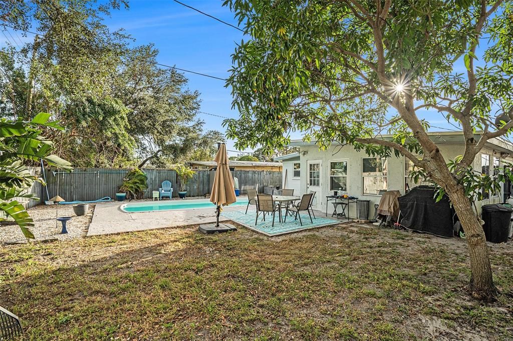 For Sale: $350,000 (3 beds, 1 baths, 1241 Square Feet)