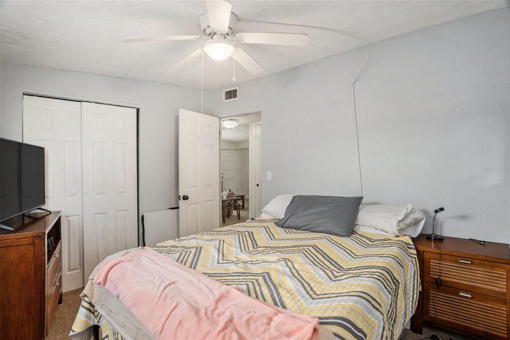 For Sale: $350,000 (3 beds, 1 baths, 1241 Square Feet)