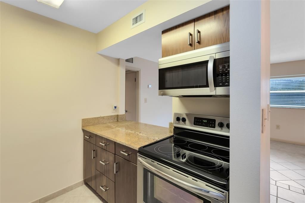 For Rent: $1,695 (2 beds, 1 baths, 808 Square Feet)