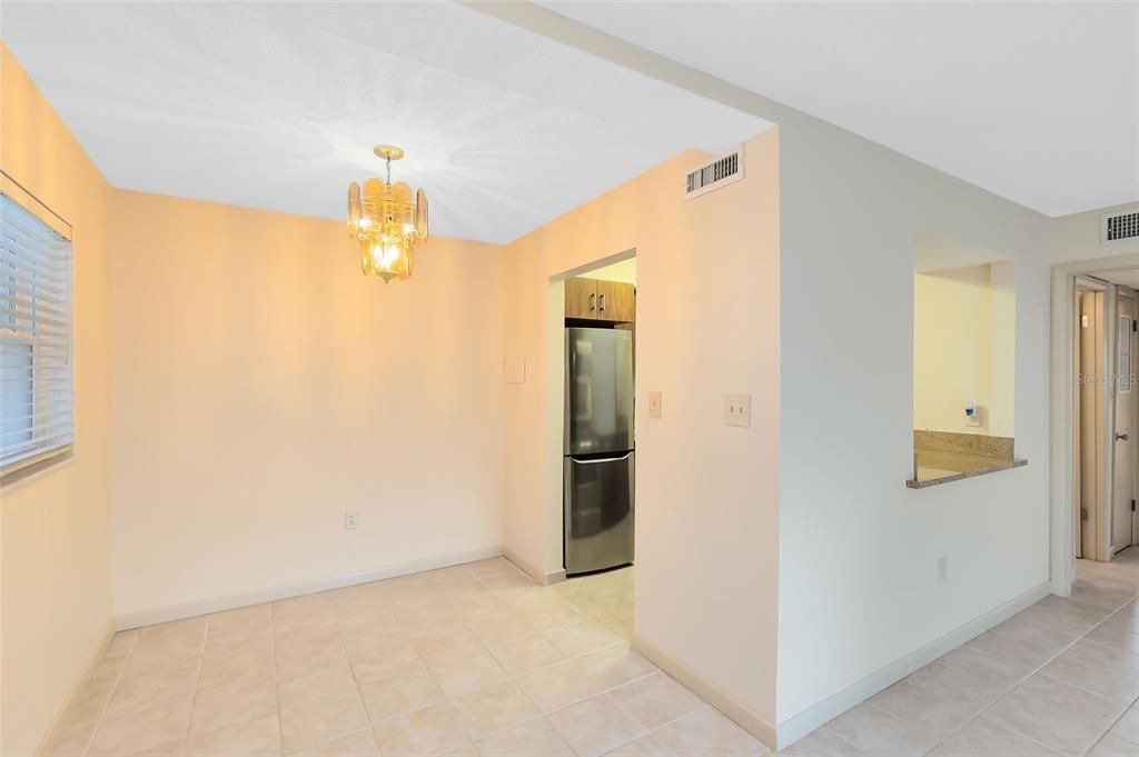 For Rent: $1,695 (2 beds, 1 baths, 808 Square Feet)