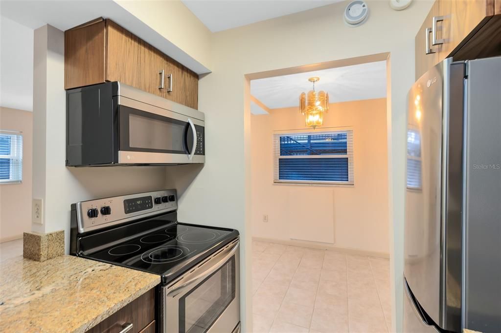 For Rent: $1,695 (2 beds, 1 baths, 808 Square Feet)