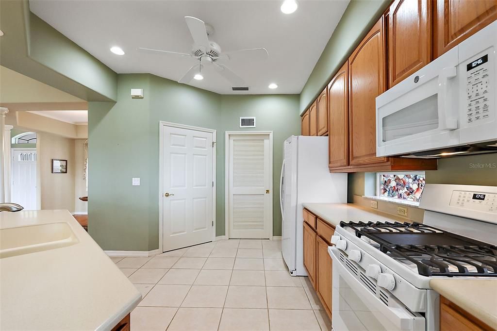 For Sale: $378,000 (3 beds, 2 baths, 1994 Square Feet)