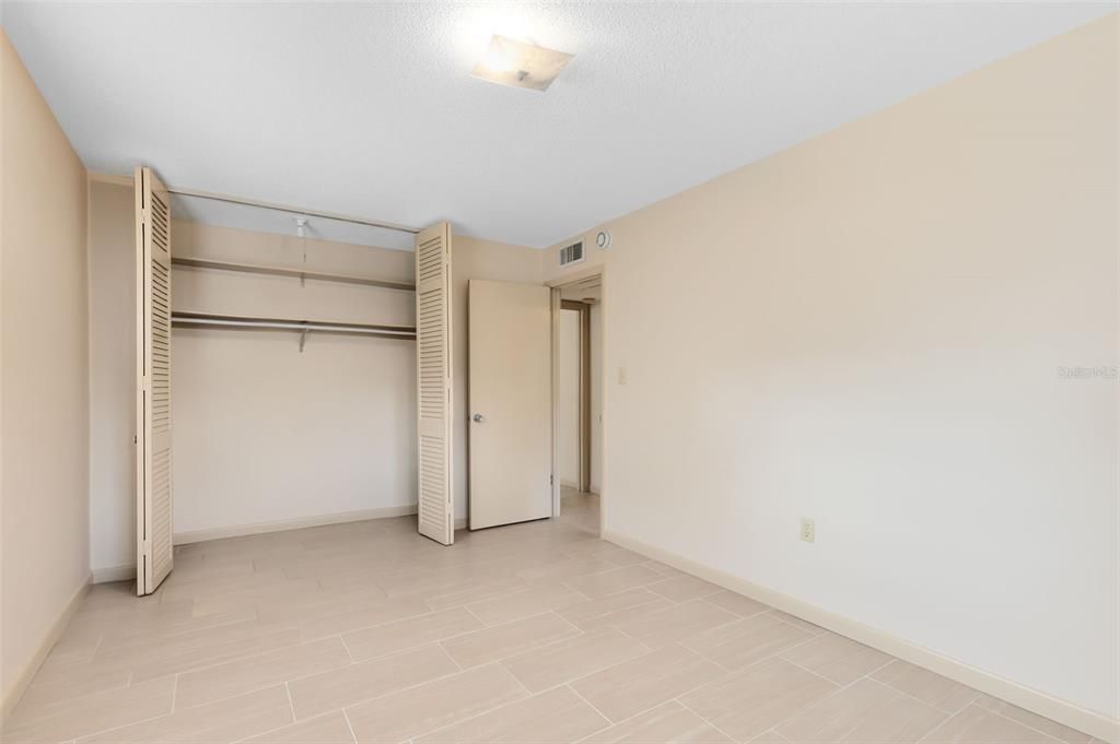 For Sale: $245,000 (2 beds, 1 baths, 808 Square Feet)