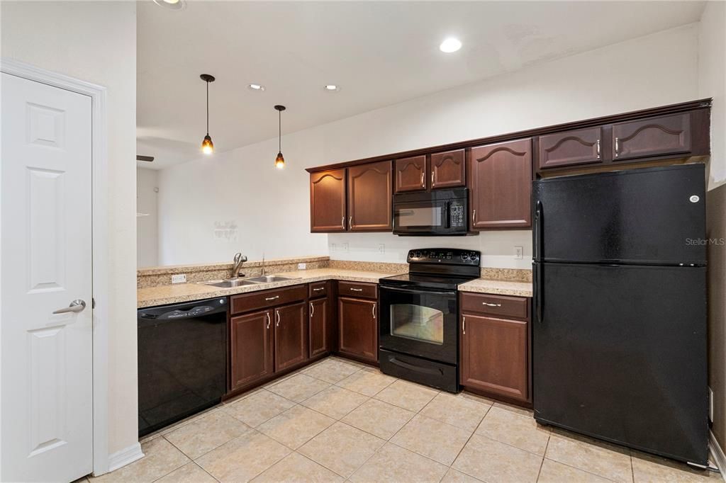 For Sale: $320,000 (3 beds, 2 baths, 1588 Square Feet)