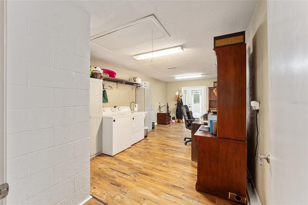 2/1 Laundry Room/Office