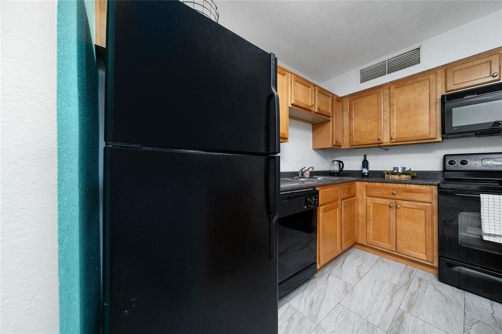 For Rent: $1,800 (2 beds, 2 baths, 924 Square Feet)