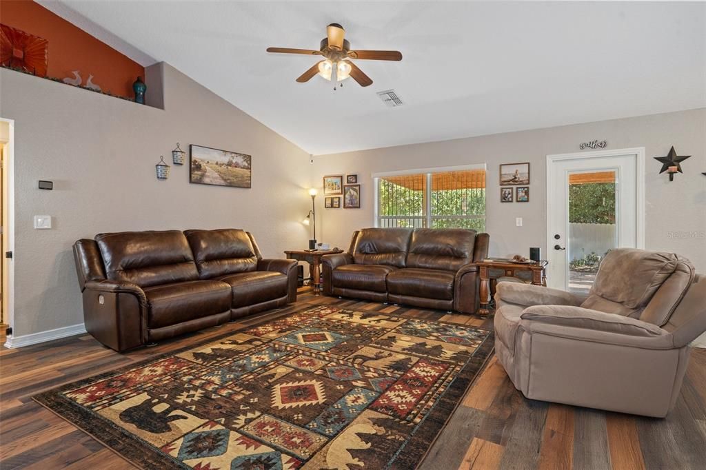 For Sale: $347,000 (4 beds, 2 baths, 1787 Square Feet)