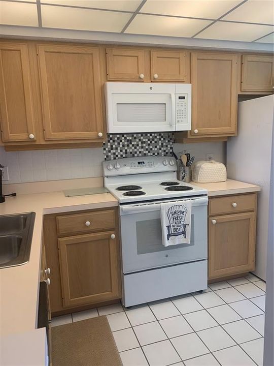 For Rent: $2,100 (2 beds, 2 baths, 997 Square Feet)