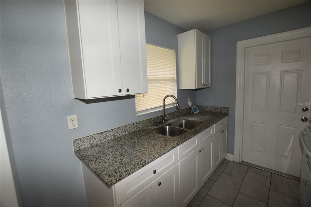 For Rent: $1,475 (2 beds, 1 baths, 788 Square Feet)