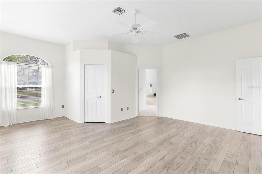 Primary Bedroom features a Sitting Area