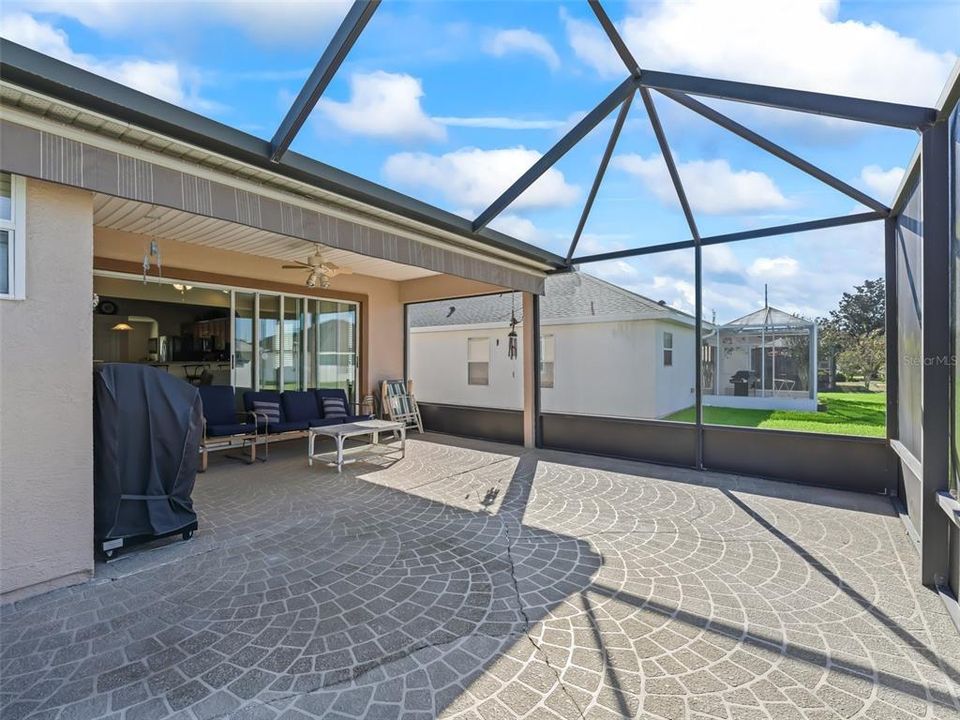 Expanded Lanai w/Large Birdcage!