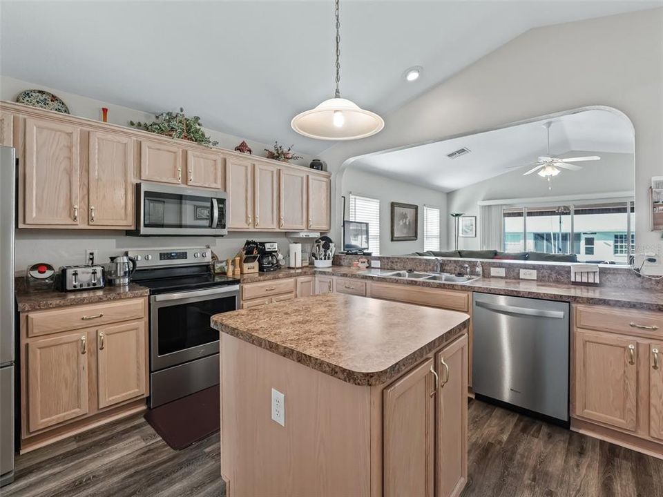 Kitchen w/Vaulted ceiling