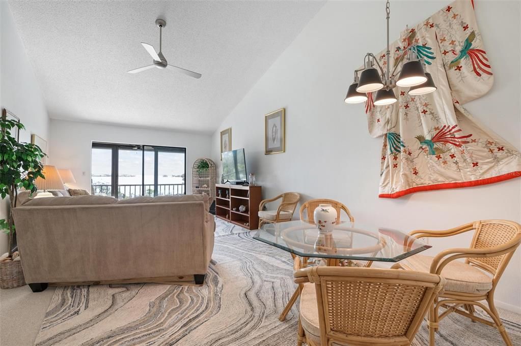 For Sale: $439,500 (2 beds, 2 baths, 1016 Square Feet)