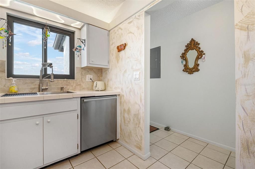 For Sale: $439,500 (2 beds, 2 baths, 1016 Square Feet)