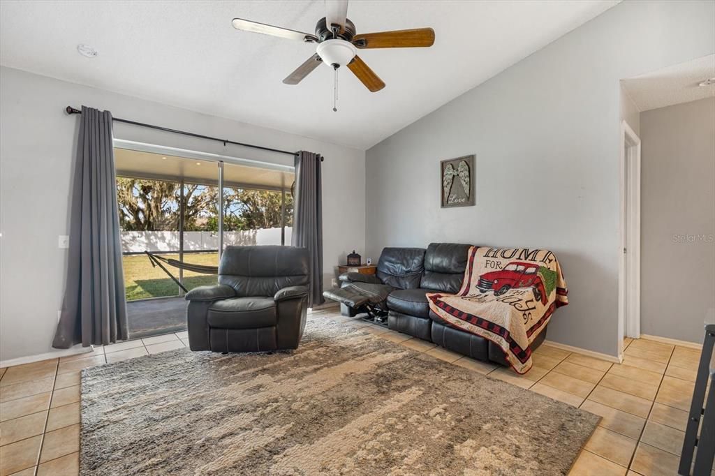 For Sale: $329,000 (3 beds, 2 baths, 1125 Square Feet)