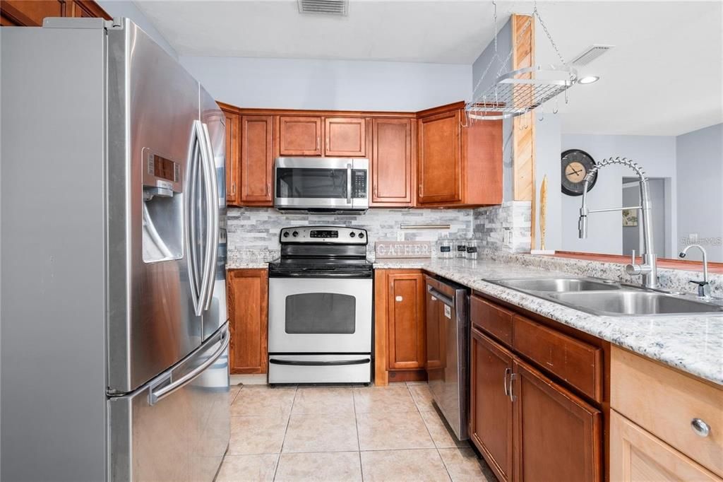 For Rent: $2,000 (3 beds, 2 baths, 1595 Square Feet)