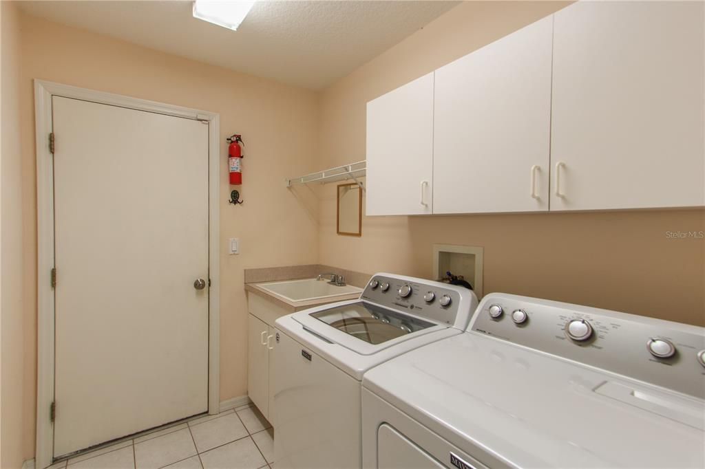 For Rent: $2,150 (3 beds, 2 baths, 2159 Square Feet)