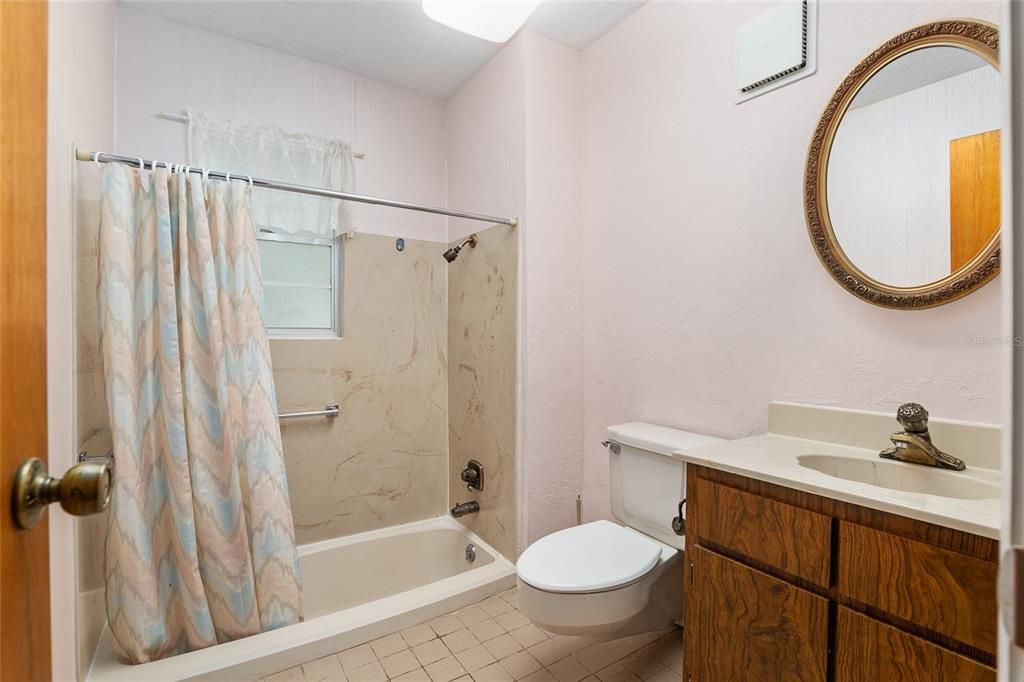 For Sale: $265,000 (2 beds, 1 baths, 1161 Square Feet)