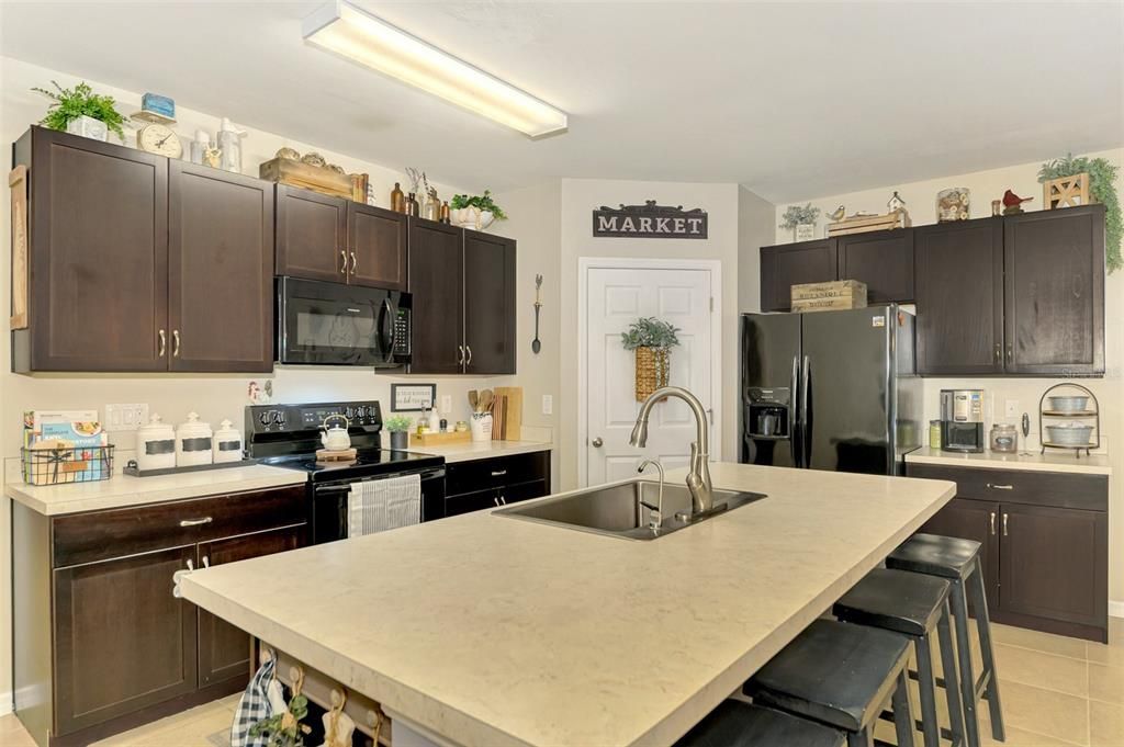 For Sale: $399,900 (4 beds, 2 baths, 1812 Square Feet)