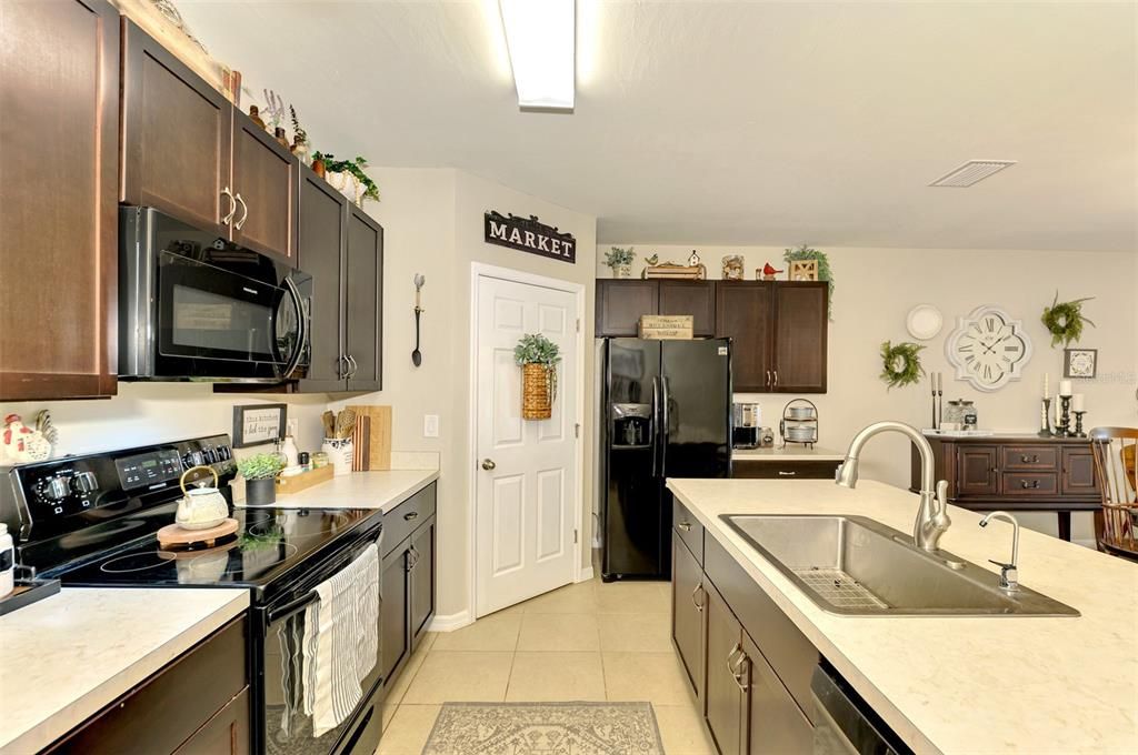 For Sale: $399,900 (4 beds, 2 baths, 1812 Square Feet)