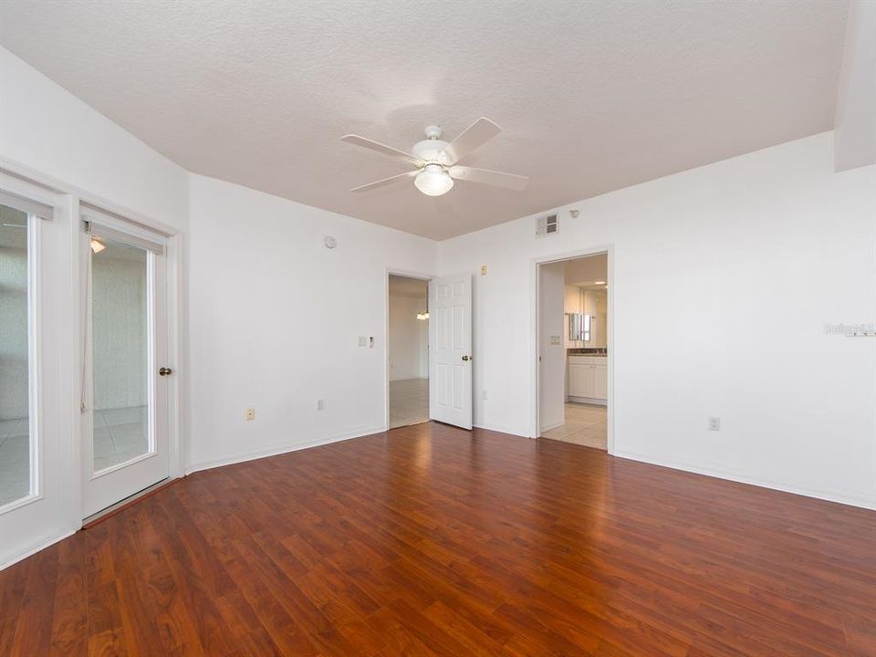 For Rent: $3,000 (2 beds, 2 baths, 1195 Square Feet)