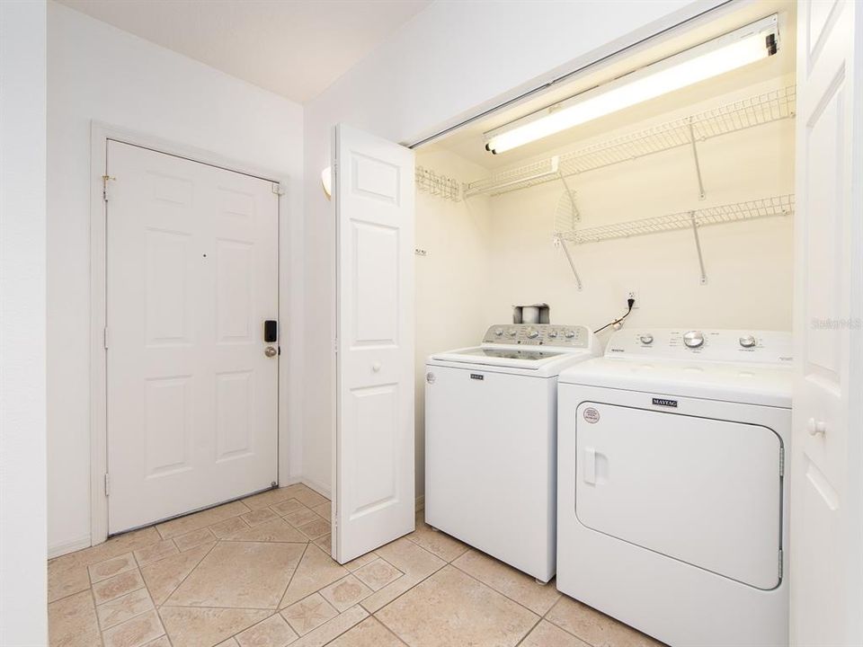 For Rent: $3,000 (2 beds, 2 baths, 1195 Square Feet)