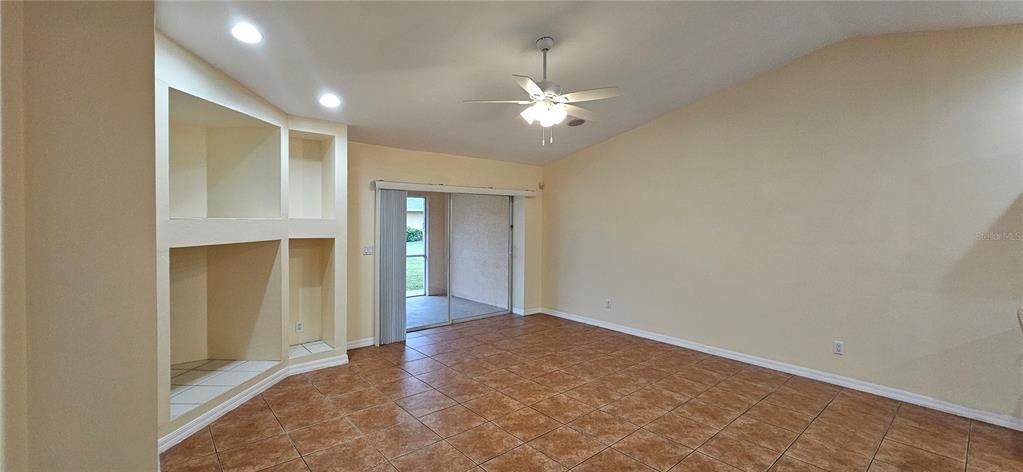 For Rent: $1,600 (2 beds, 2 baths, 1354 Square Feet)