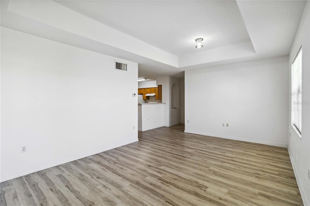 For Rent: $1,700 (1 beds, 1 baths, 822 Square Feet)