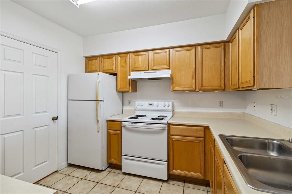 For Rent: $1,700 (1 beds, 1 baths, 822 Square Feet)