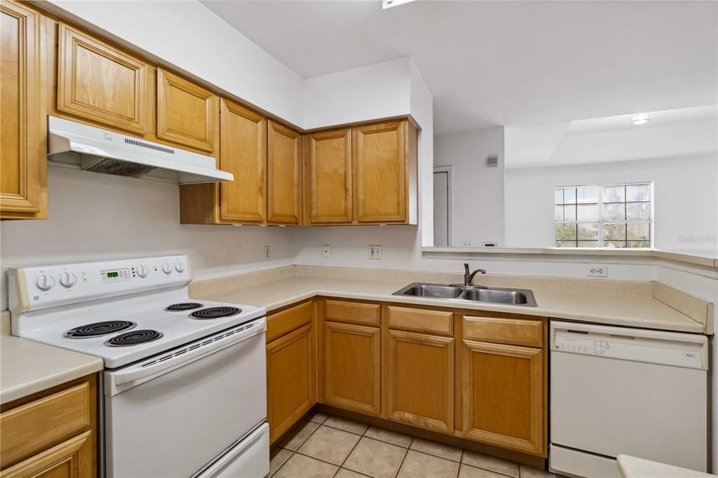 For Rent: $1,700 (1 beds, 1 baths, 822 Square Feet)