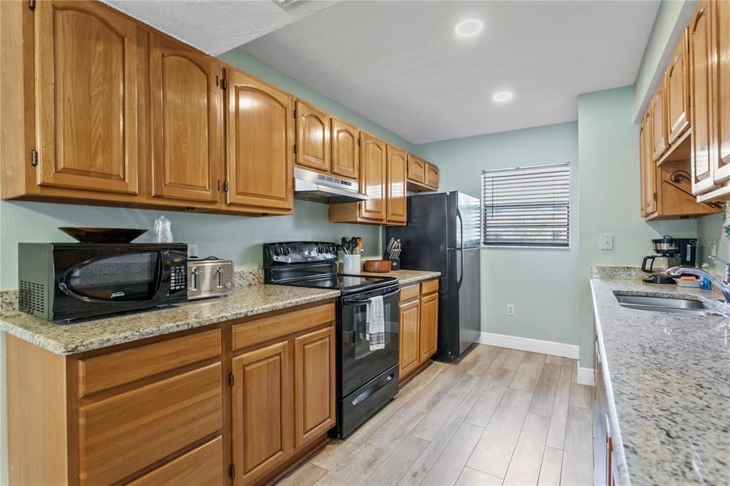 For Sale: $575,000 (2 beds, 2 baths, 1080 Square Feet)