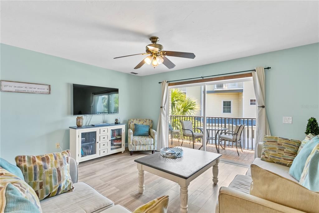 For Sale: $575,000 (2 beds, 2 baths, 1080 Square Feet)