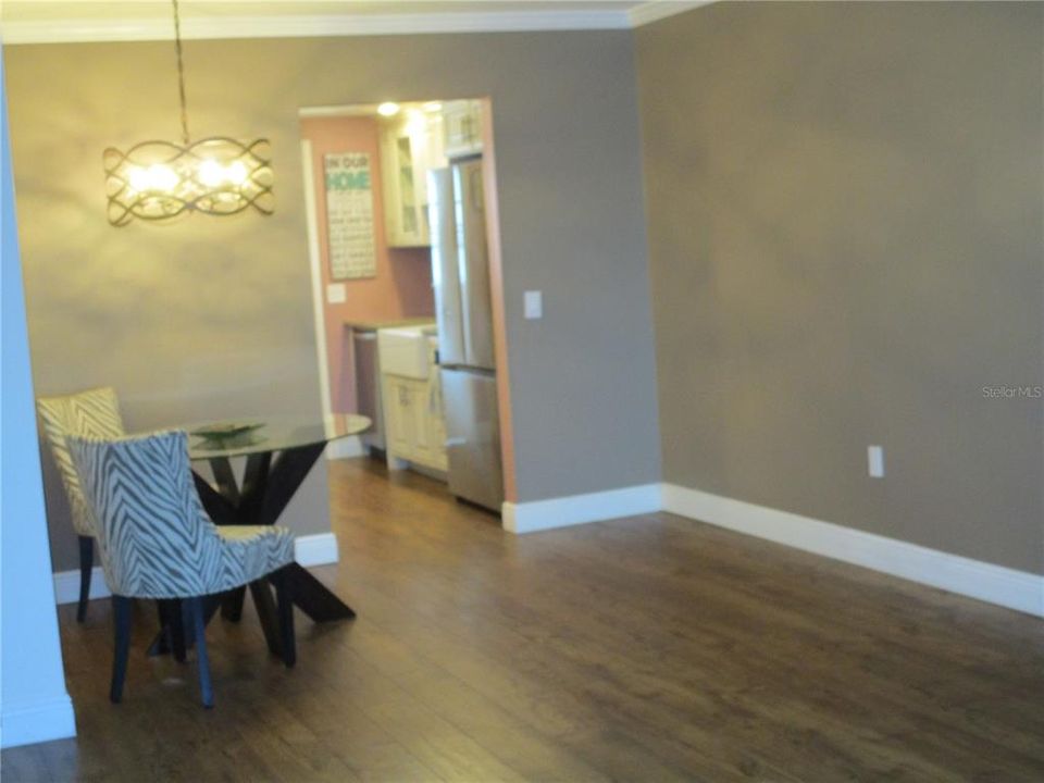 For Sale: $169,900 (2 beds, 2 baths, 880 Square Feet)